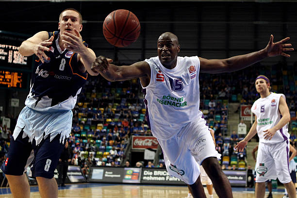 中场枢纽 中场枢纽