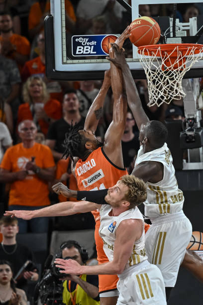 都有着极强 都有着极强