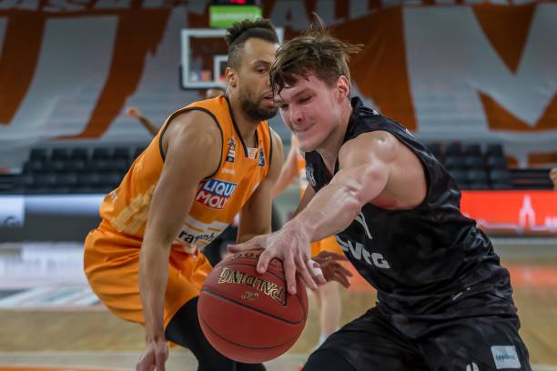 守上加倍努 守上加倍努